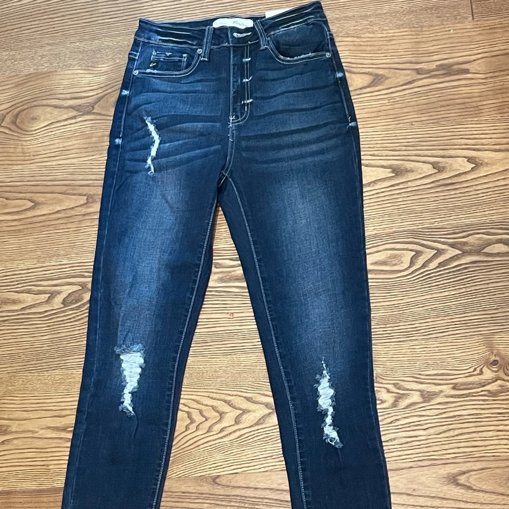 Curvy distressed stretch jeans